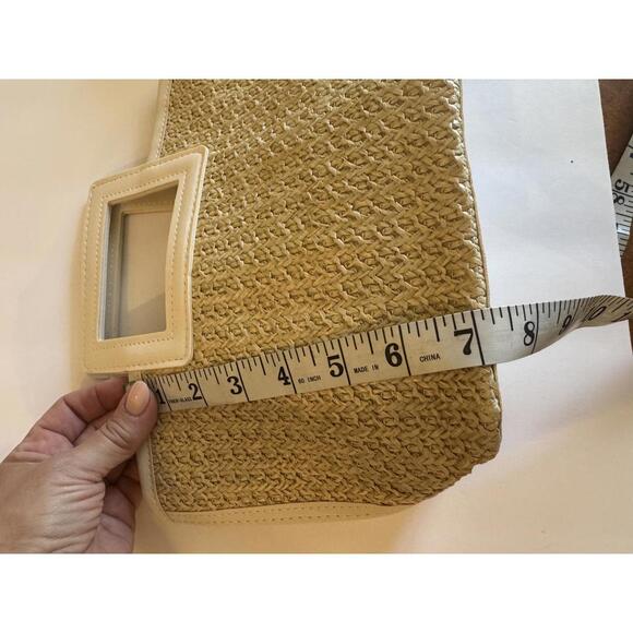 Chic Woven Tote Bag with White Handles - Picture 5 of 6